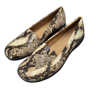 Clarks Snake Print Loafers Women’s Size 9M Slip On Casual Flat Comfort Shoes